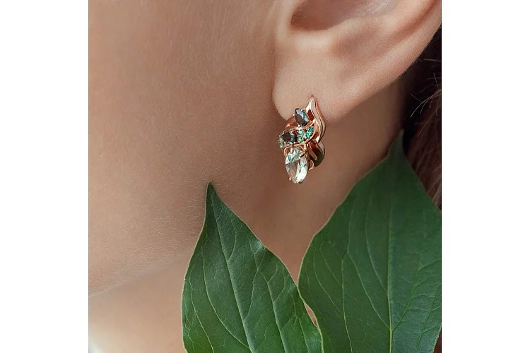 Серьги из красного золота с аметистами, турмалинами и фианитами