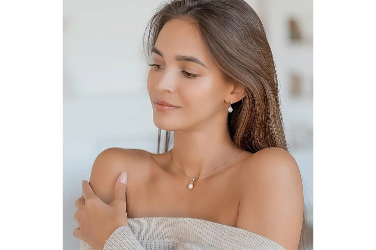 Подвеска из красного золота с жемчугом