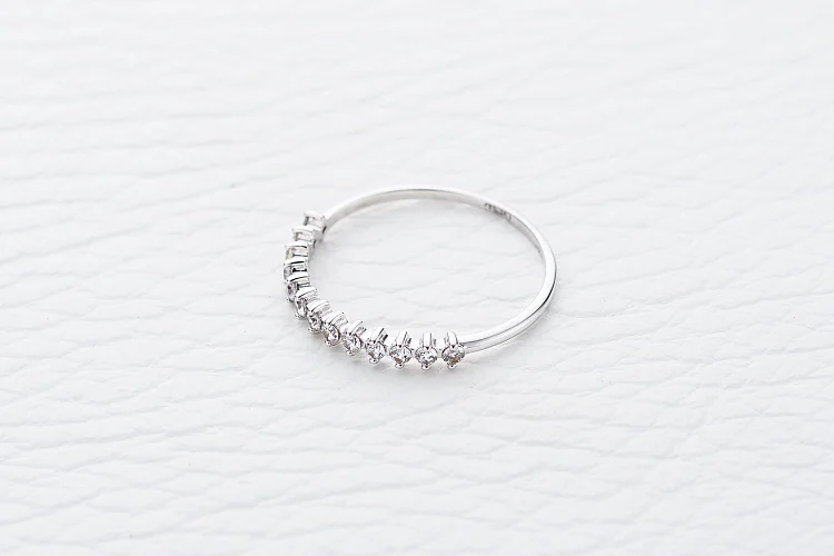 Кольцо Дорожка из белого золота с 13 фианитами