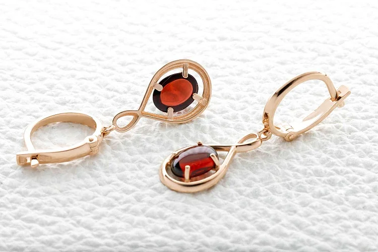 Серьги из красного золота с 2 гранатами