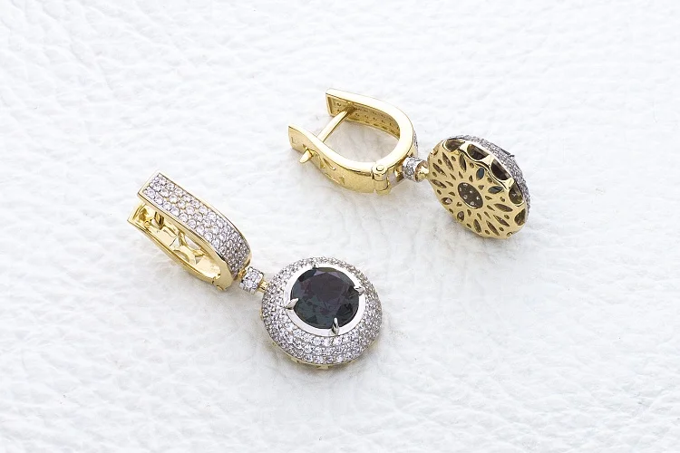 Серьги из жёлтого золота с 2 александритами и 278 фианитами