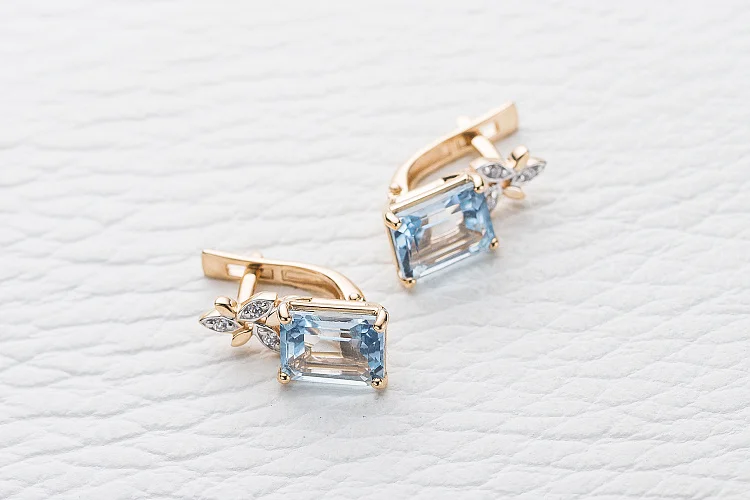 Серьги Цветы из красного золота с 2 топазами sky и 6 фианитами