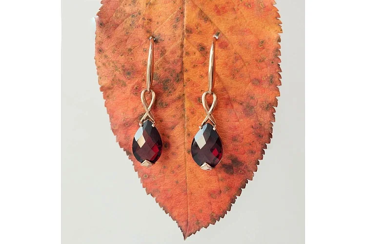 Серьги из красного золота с 2 гранатами