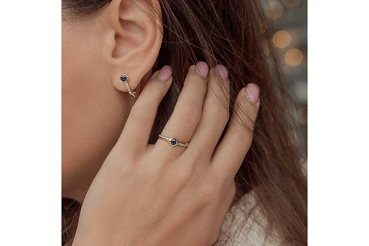 Серьги из красного золота с 2 сапфирами и 14 бриллиантами