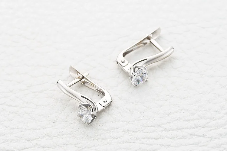 Серьги из белого золота с 2 кристаллами swarovski
