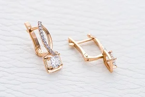 Серьги из красного золота с 26 фианитами