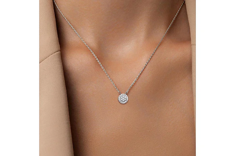 Колье из белого золота с 22 муассанитами