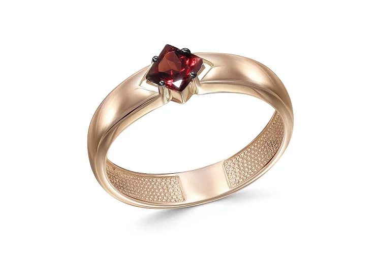 Кольцо из красного золота с гранатом