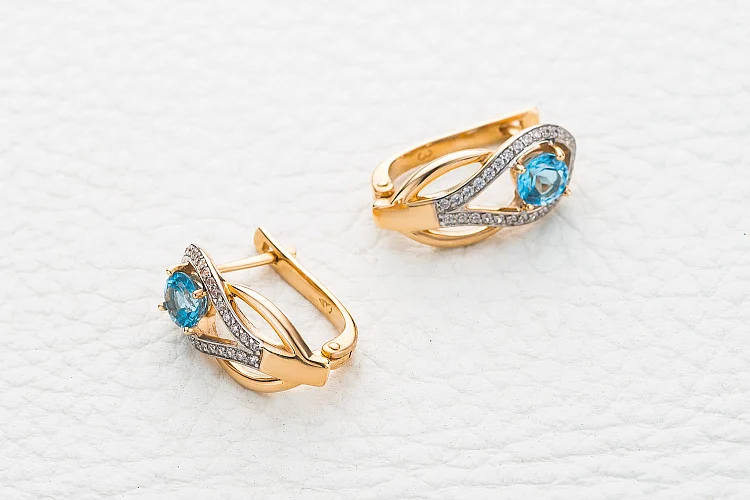 Серьги из красного золота с 2 топазами swiss и 58 фианитами