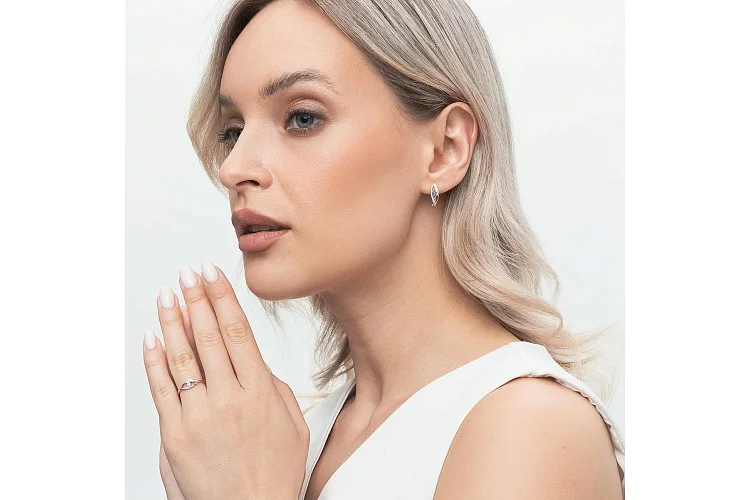 Кольцо из красного золота с танзанитом и 8 фианитами