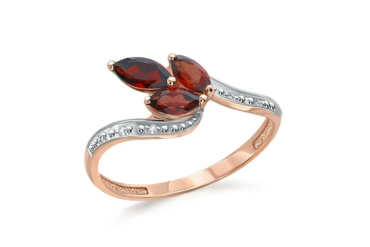 Кольцо из красного золота с 3 гранатами и 5 фианитами