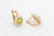 Серьги из красного золота с 2 хризолитами и 48 фианитами