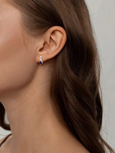 Серьги из красного золота с 2 иолитами и 12 фианитами