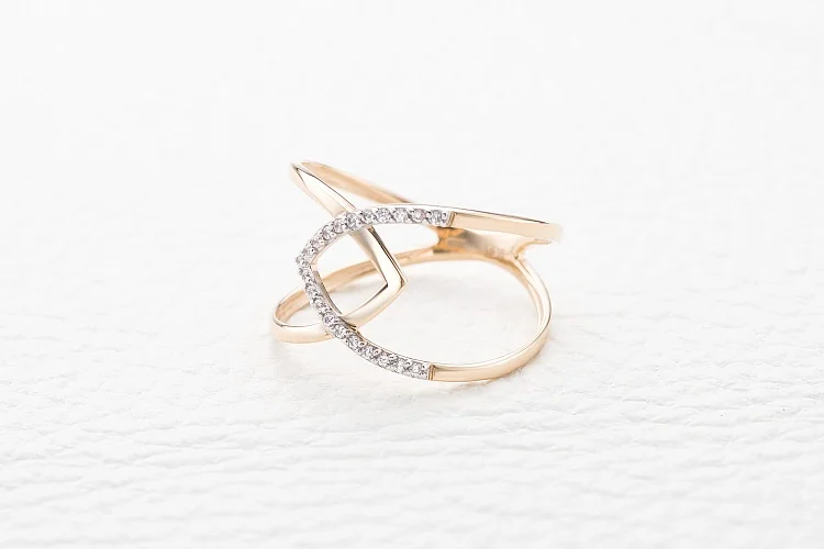 Кольцо из красного золота с 21 фианитами