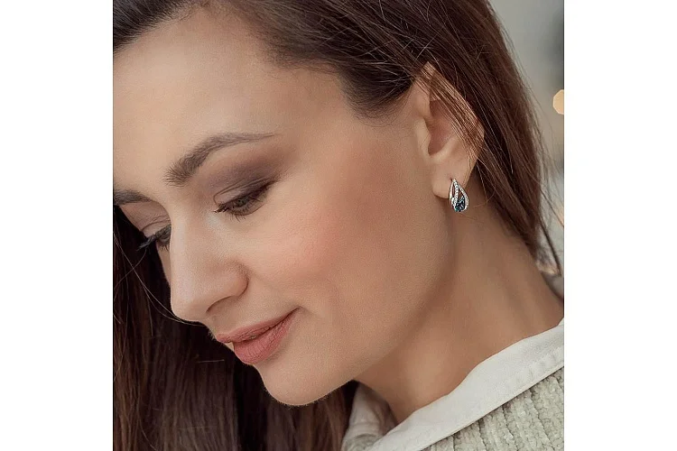 Серьги из белого золота с 2 топазами лондон и 40 фианитами