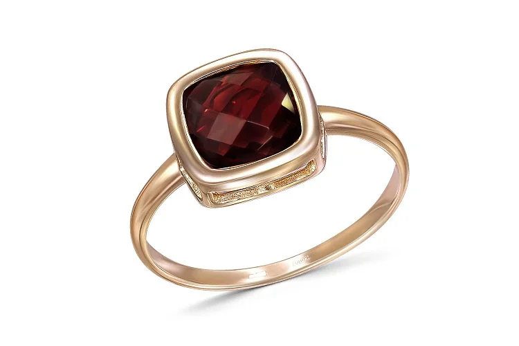 Кольцо из красного золота с гранатом
