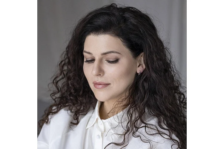 Серьги из красного золота с 6 сапфирами