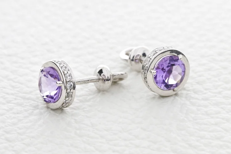 Серьги-пусеты из белого золота с 2 аметистами и 32 фианитами