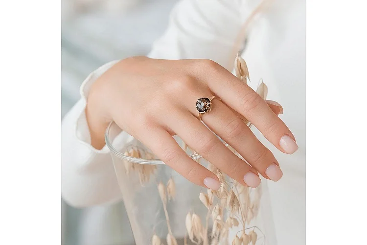 Кольцо из жёлтого золота с раухтопазом