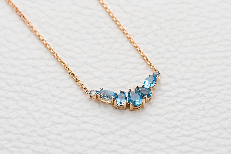 Колье из красного золота с 7 топазами swiss