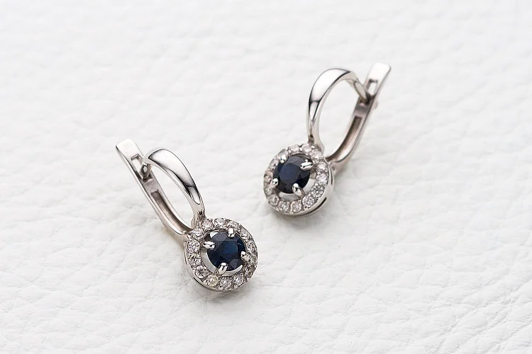 Серьги из белого золота с 2 сапфирами и 28 бриллиантами