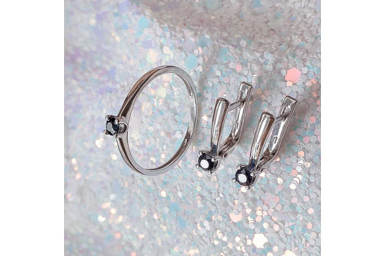 Кольцо из белого золота с сапфиром