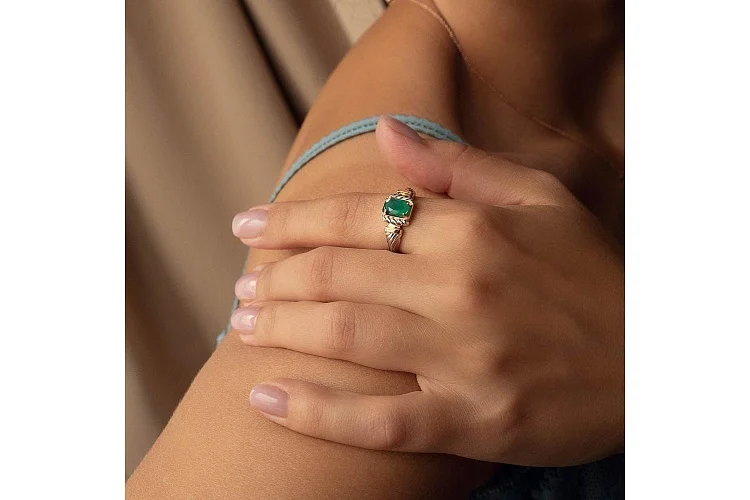 Кольцо из красного золота с хризопразом