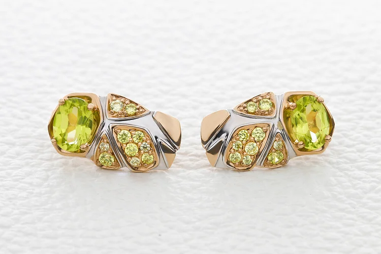 Серьги из красного золота с 2 кварцами и 16 фианитами