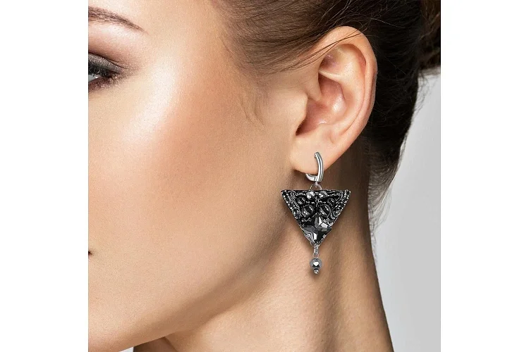 Бижутерные серьги Треугольные графит