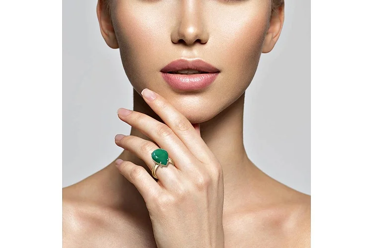 Кольцо из жёлтого золота с халцедоном