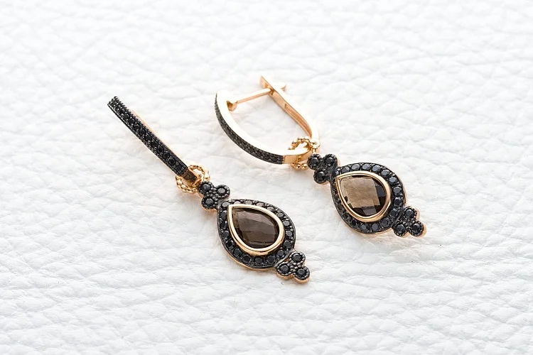 Серьги-трансформеры из красного золота с 2 раухтопазами и 74 фианитами