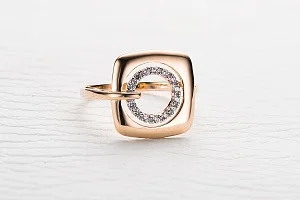 Кольцо Квадрат из красного золота с 28 фианитами