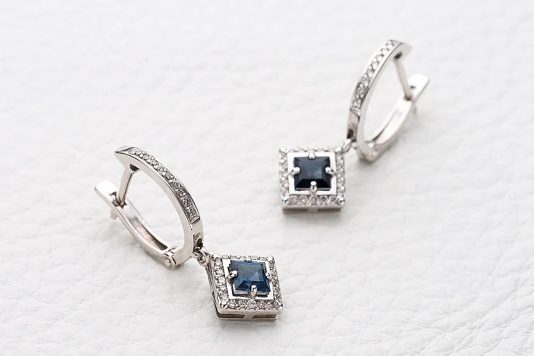 Серьги из белого золота с 2 сапфирами и 58 бриллиантами