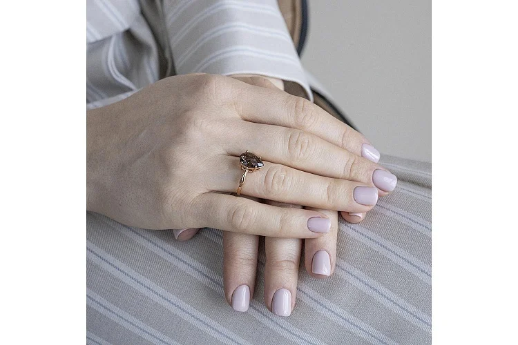 Кольцо из красного золота с раухтопазом