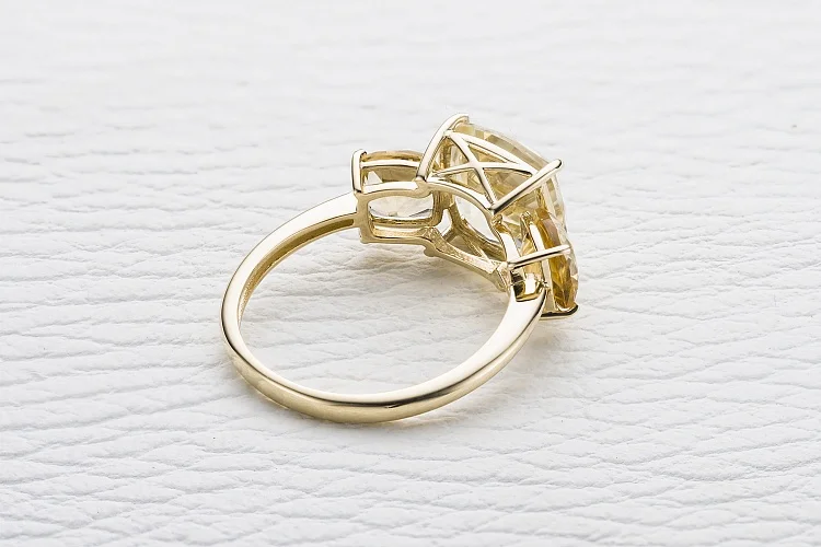 Кольцо из жёлтого золота с 3 цитринами