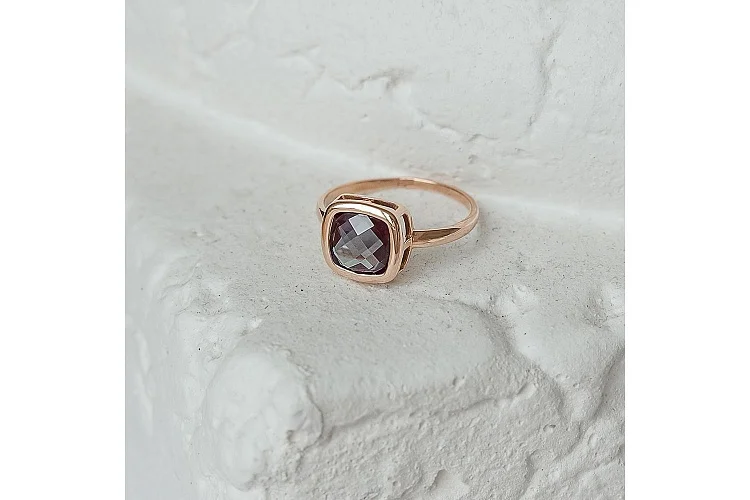 Кольцо из красного золота с александритом