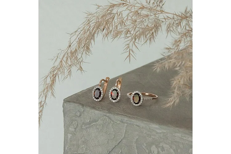 Серьги из красного золота с 2 гранатами и 36 фианитами