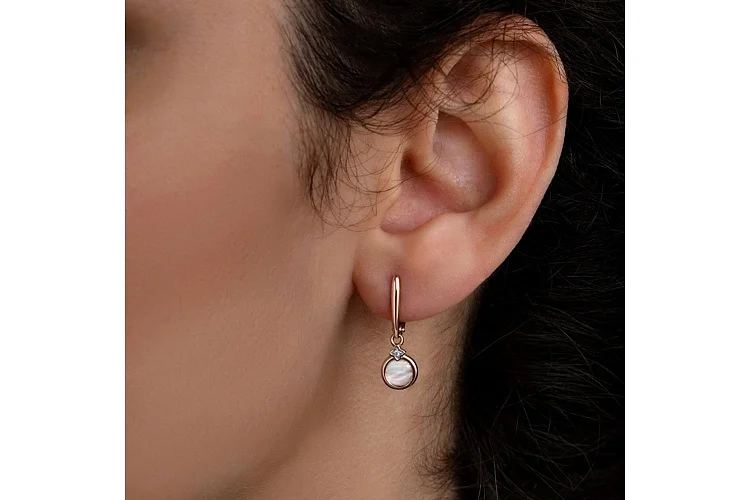 Серьги из красного золота с перламутром и 2 фианитами