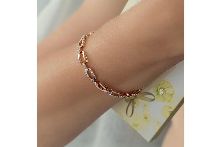 Браслет из красного золота с 60 фианитами