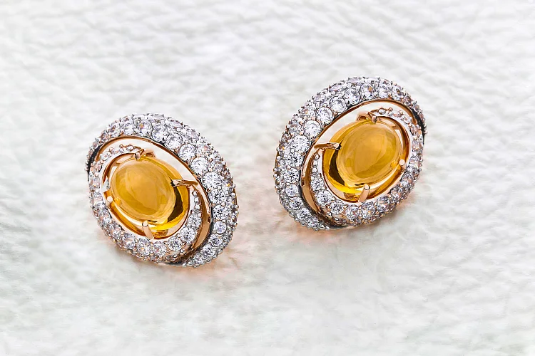 Серьги из красного золота с 2 цитринами и 124 фианитами