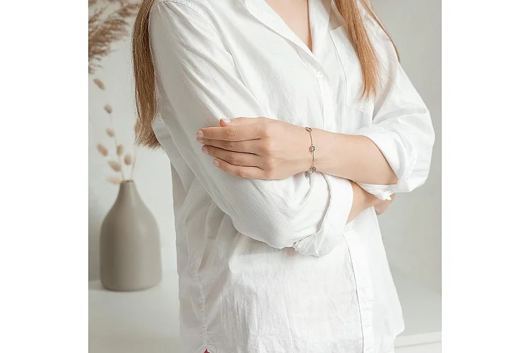 Браслет из красного золота с 5 топазами swiss