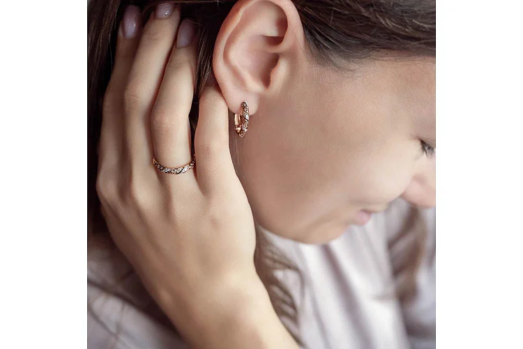 Кольцо из красного золота с 47 фианитами