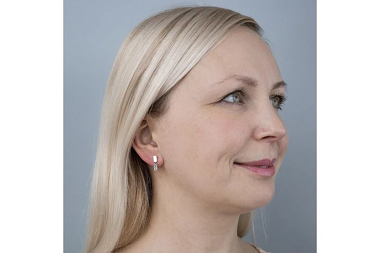 Серьги-пусеты Прямоугольники из красного золота с 2 топазами swiss