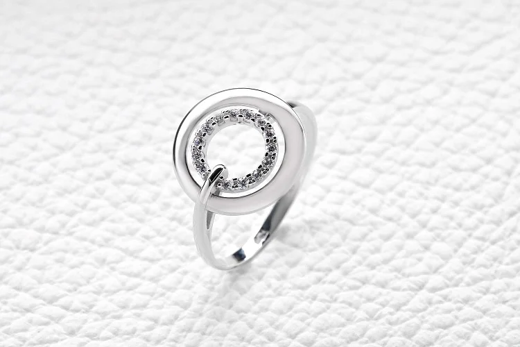 Кольцо Круг из белого золота с 14 фианитами