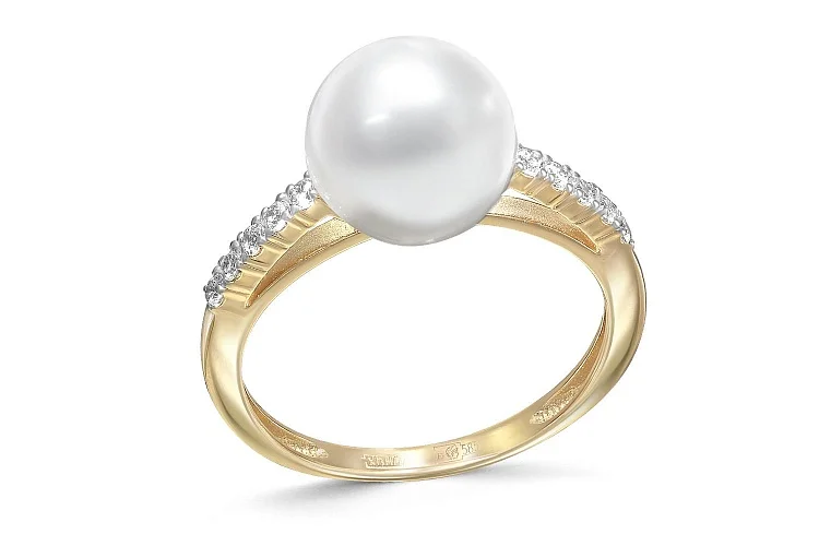 Кольцо из жёлтого золота с жемчугом и 10 фианитами