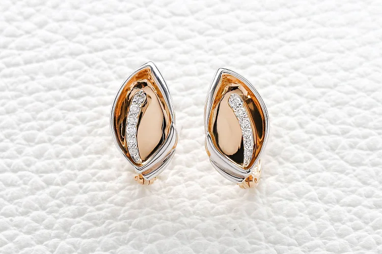 Серьги из красного золота с 12 бриллиантами