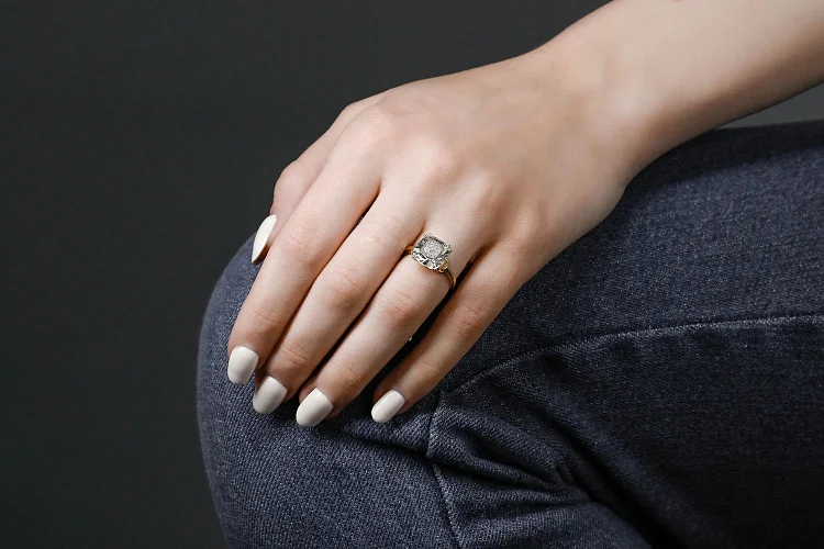 Кольцо из жёлтого золота с аметистом и 14 бриллиантами