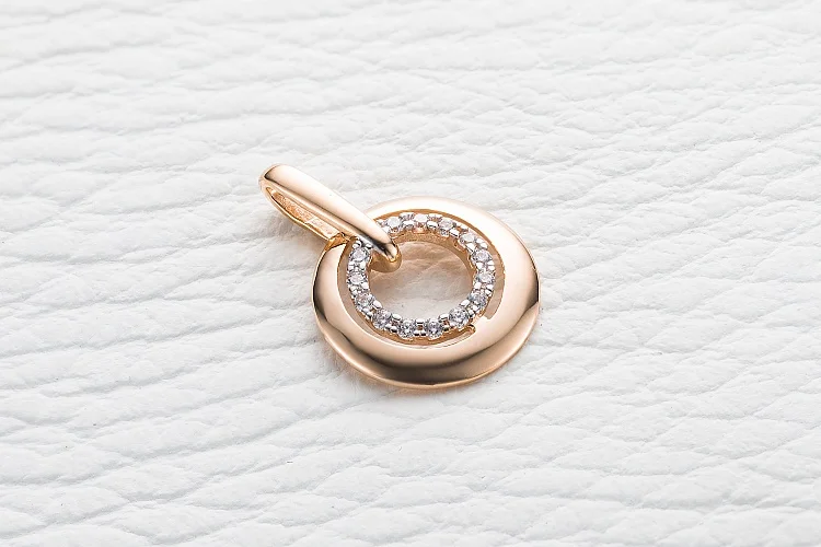 Подвеска Круг из красного золота с 70 фианитами