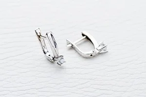 Серьги из белого золота с 2 фианитами