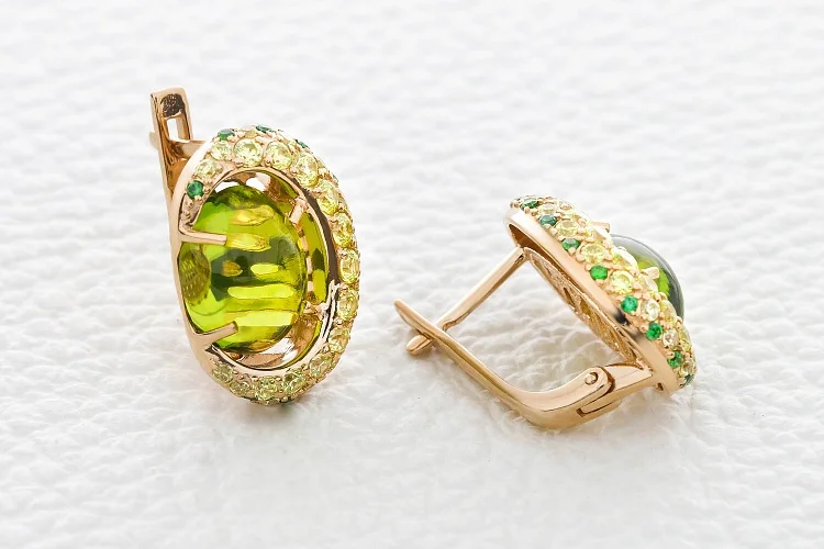 Серьги из красного золота с 2 кварцами и 76 фианитами